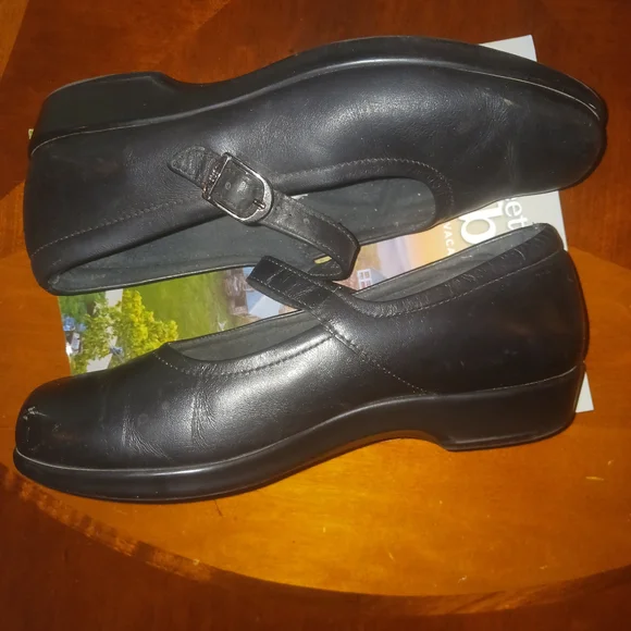 SAS Black Flats - Picture 4 of 5